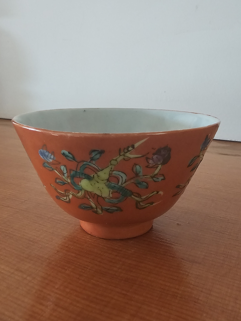 Antique Chinese Coral Red Porcelain Bowl – Hand-Painted Famille Verte, Late Qing